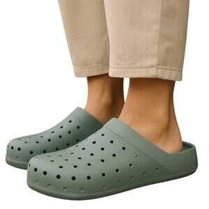 Old‎ Navy Women's Green Perforated Clog Shoes Size 8